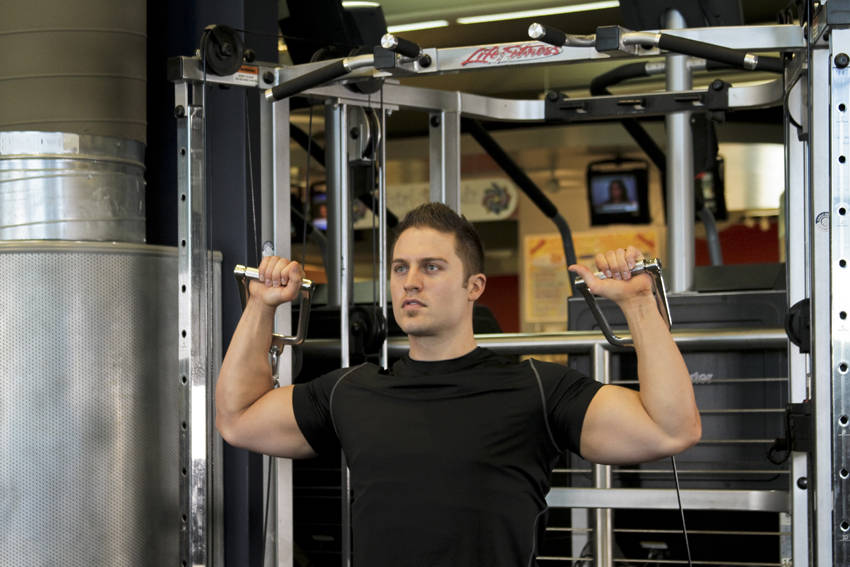 Cable Shoulder Press — starting position