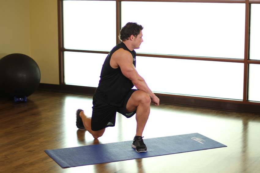 Crossover Reverse Lunge — starting position