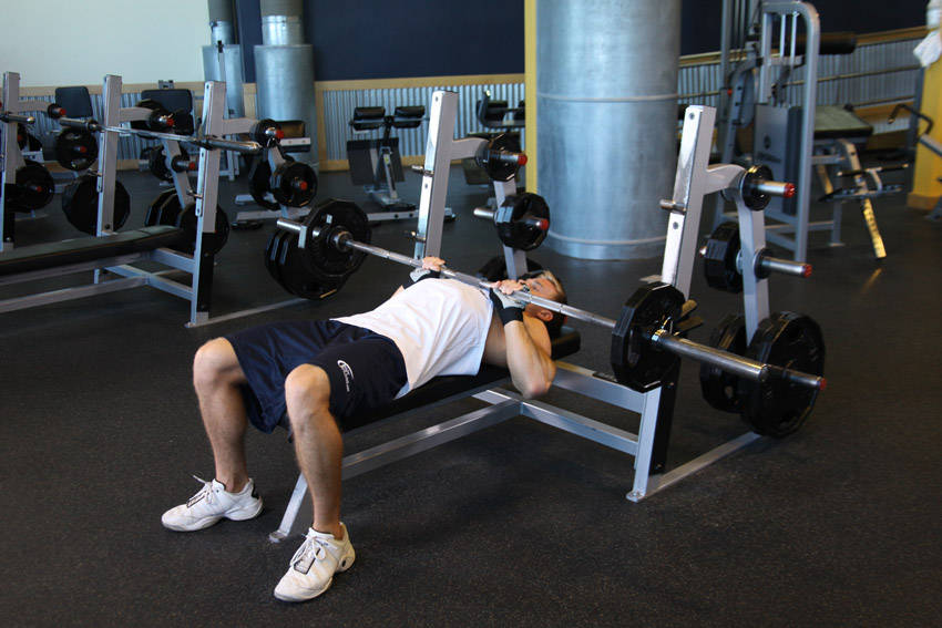 Close-Grip Barbell Bench Press — start