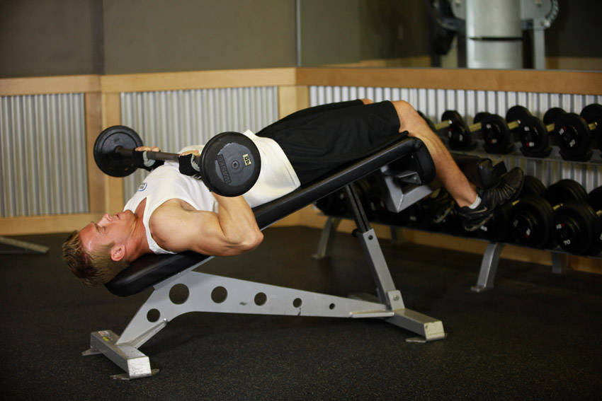 Decline Close-Grip Bench To Skull Crusher — end