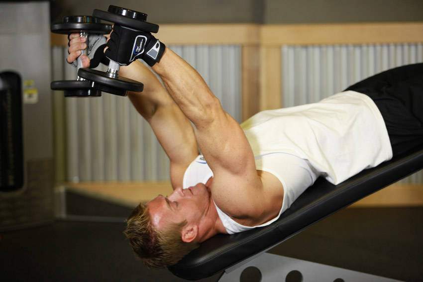Decline Dumbbell Triceps Extension — start