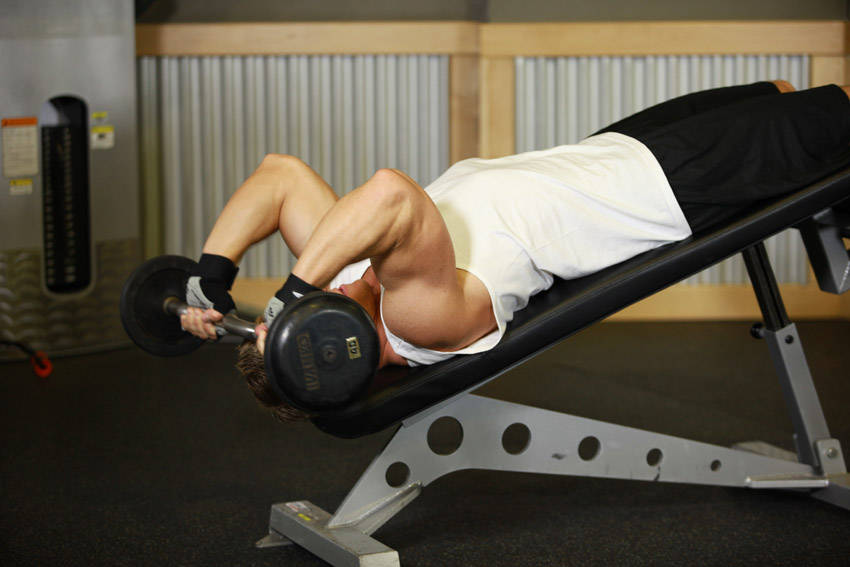 Decline EZ Bar Triceps Extension — end