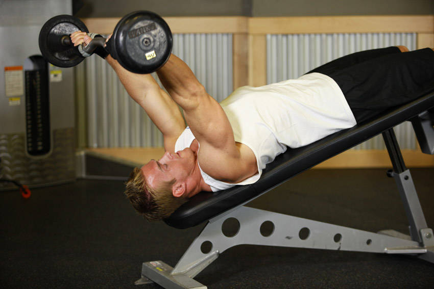 Decline EZ Bar Triceps Extension — start