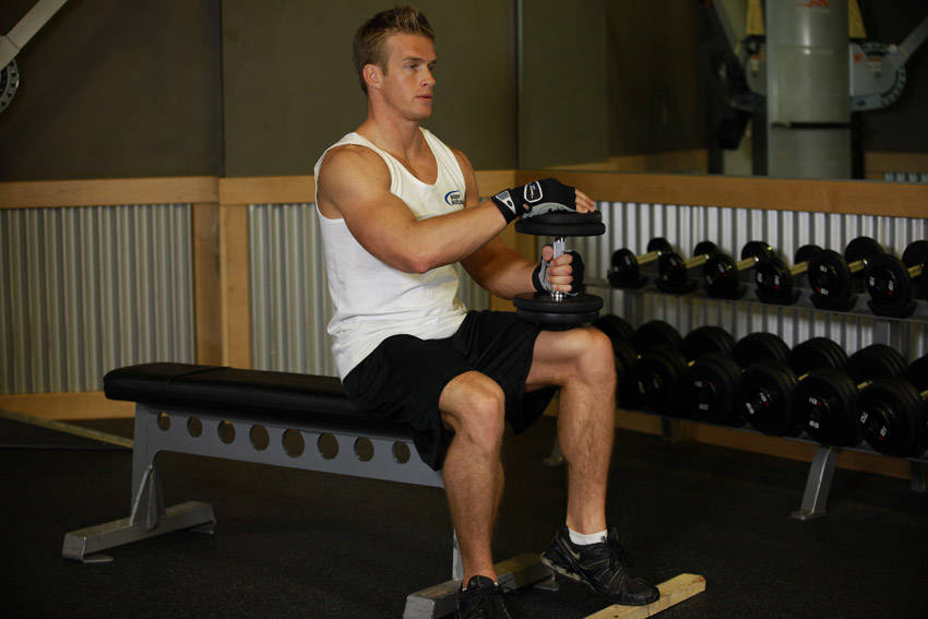 Dumbbell Seated One-Leg Calf Raise — start
