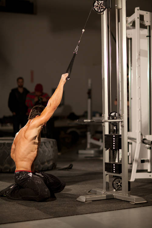 Kneeling Single-Arm High Pulley Row — start