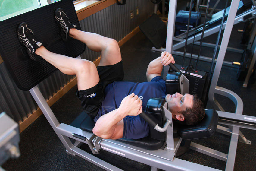 Lying Machine Squat — start