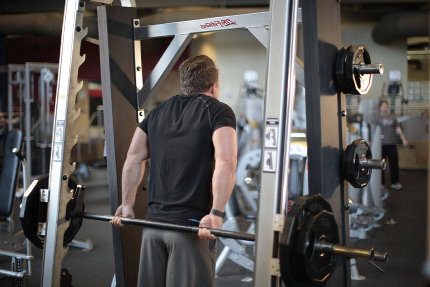 Smith Machine Behind the Back Shrug — end